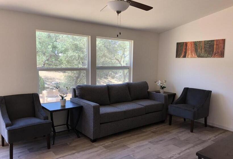 منزل غرفة نوم واحدة, Sierra Lodge Three Rivers