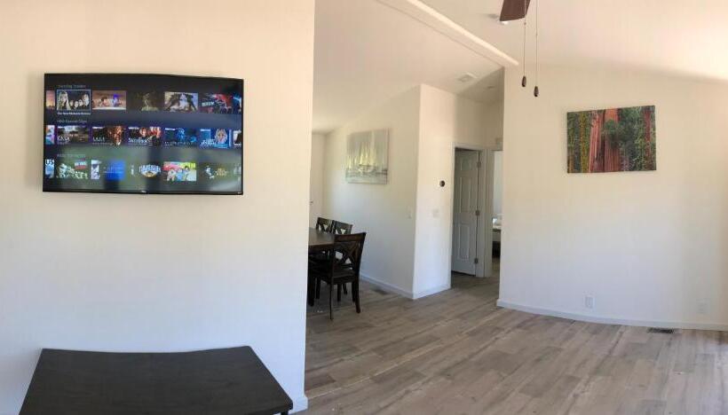 منزل غرفة نوم واحدة, Sierra Lodge Three Rivers