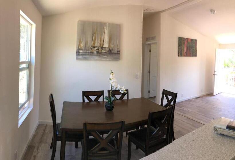 منزل غرفة نوم واحدة, Sierra Lodge Three Rivers