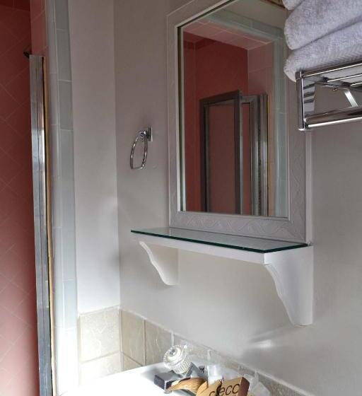 스탠다드 룸 킹사이즈 침대, Silver Maple Inn And The Cain House Country Suites