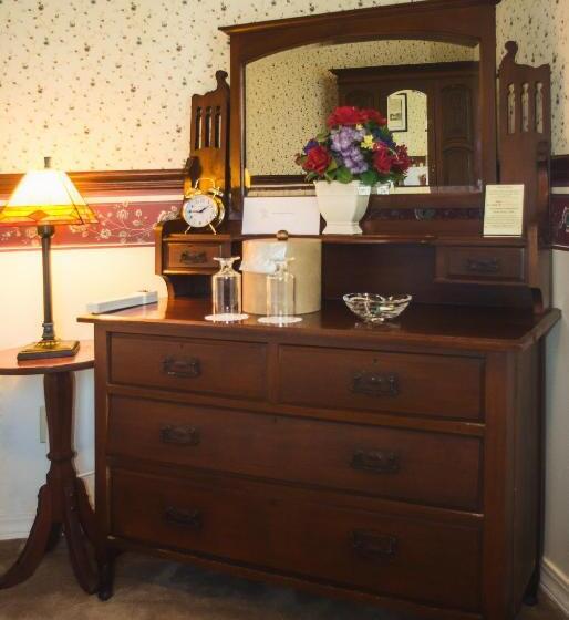 디럭스 룸, Silver Maple Inn And The Cain House Country Suites