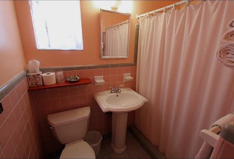 스탠다드 룸 더블 침대 2개, Silver Sands Motel