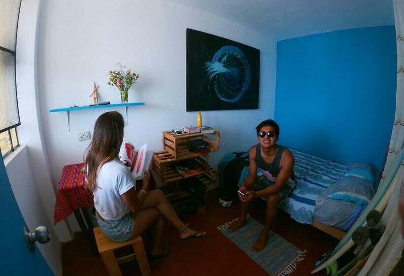 标准间, Urcia Surf House