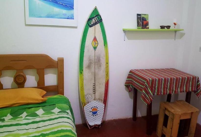 标准单人间, Urcia Surf House