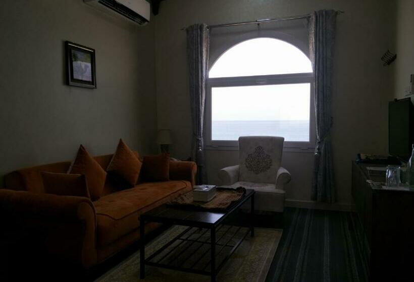 آپارتمان 1 خوابه با چشمانداز دریا, Sur Bandar Al Ayjah Hotel Apartments