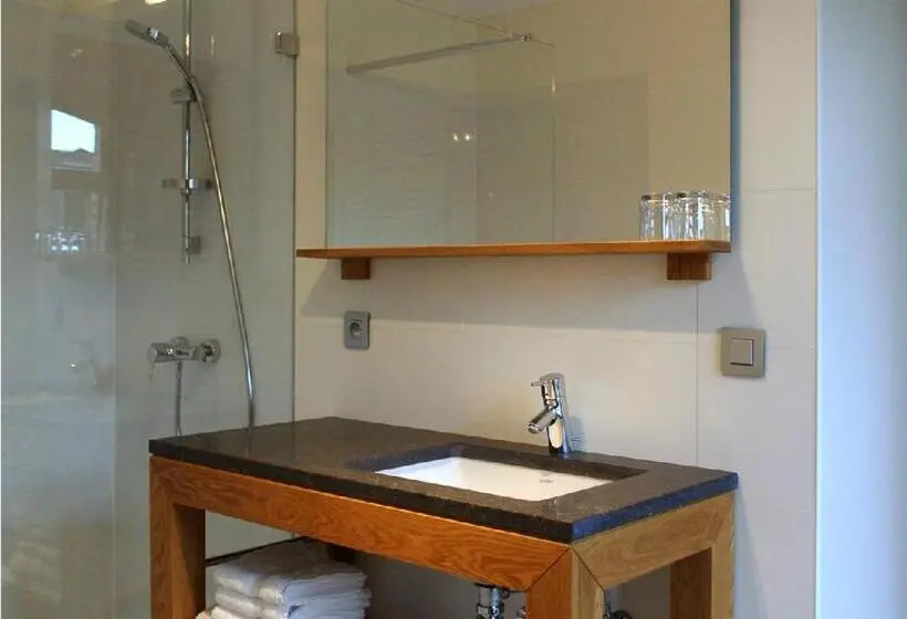 Single Basic Room