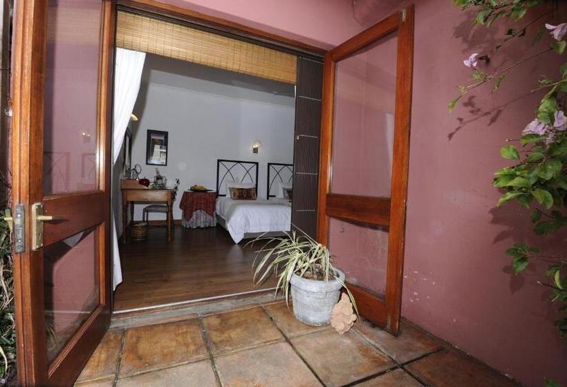 اتاق استاندارد با تخت بزرگ, House On Westcliff