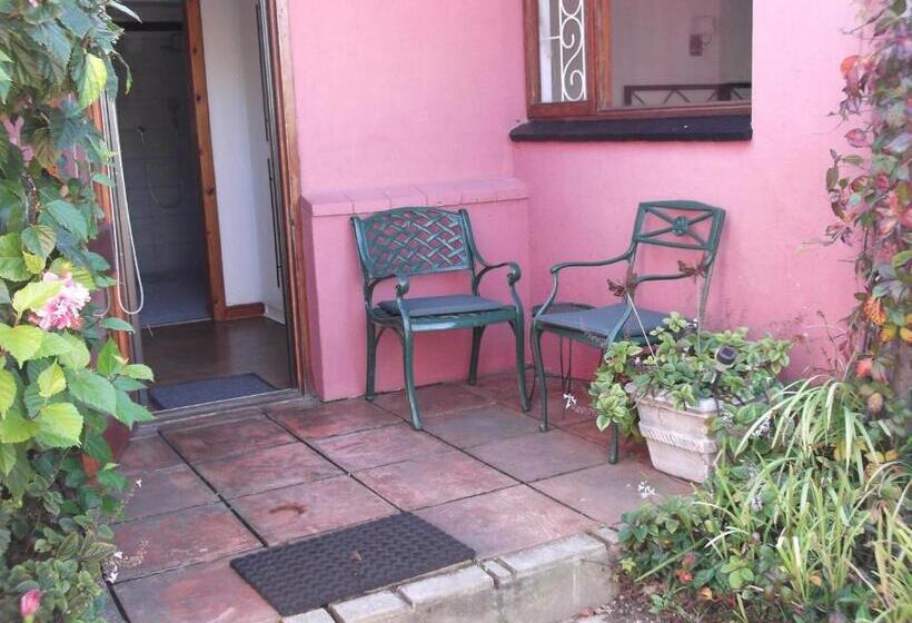 اتاق استاندارد با تخت بزرگ, House On Westcliff