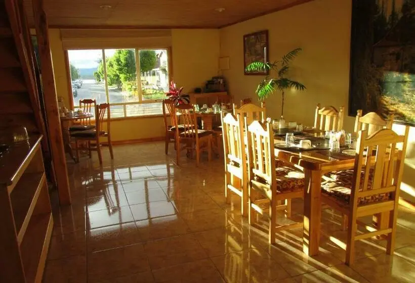 اتاق استاندارد سه نفره, Patagonia Swiss House
