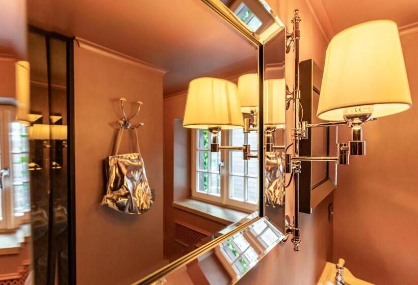 Полулюкс, Castelsuites