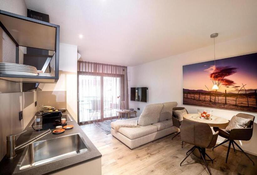 شقة غرفة واحدة, Primera Apartments