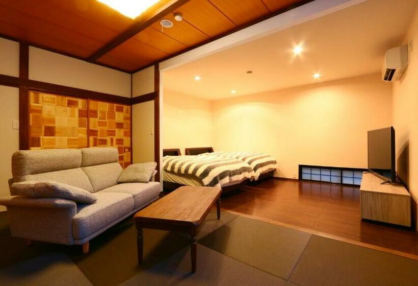 수피리어 룸, Amis Droles