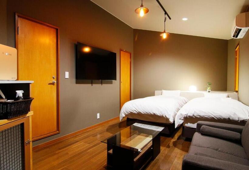 스탠다드 룸, Amis Droles