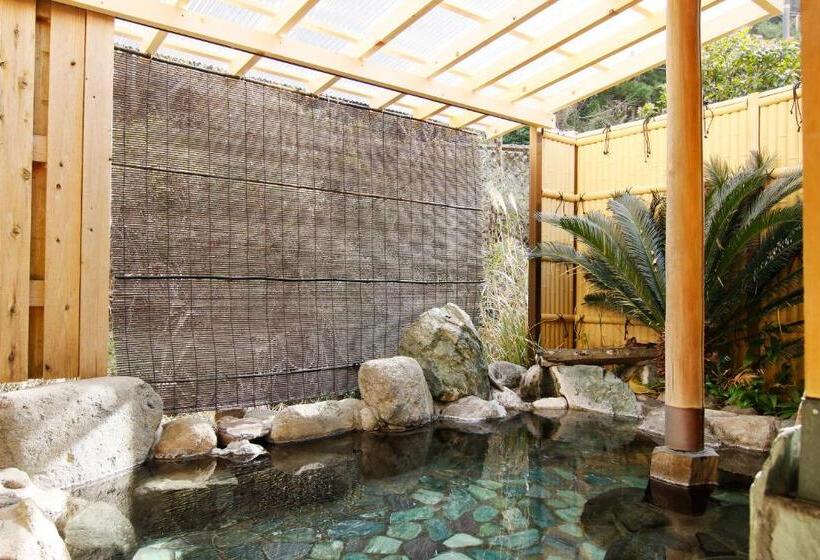 스탠다드 룸, Amis Droles