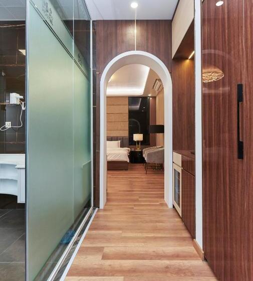 اتاق استاندارد با تخت بزرگ, Bbq Hostel Ha Long 2