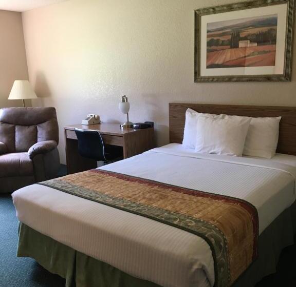 غرفة قياسية, Cassville Four Seasons Inn & Suites