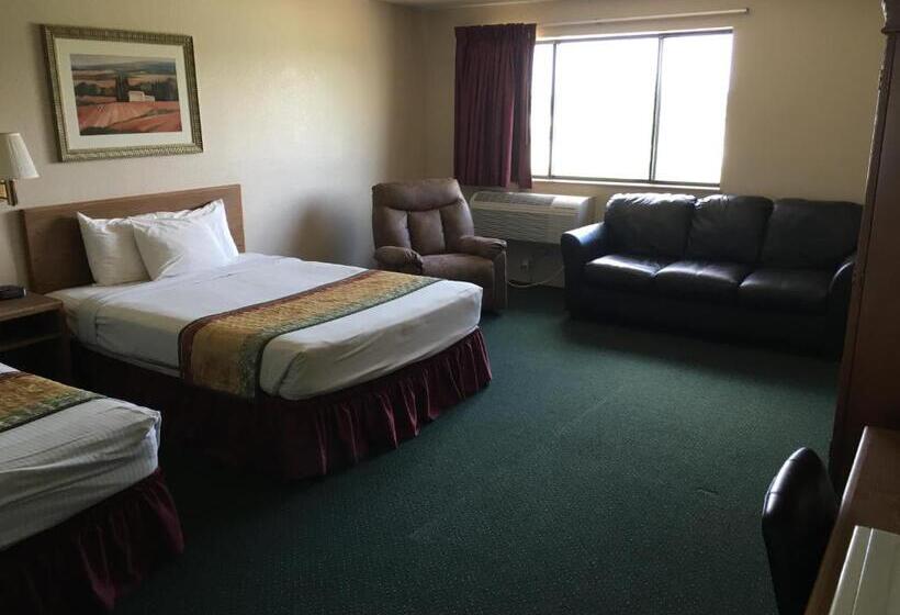 Family Suite, Cassville Four Seasons Inn & Suites