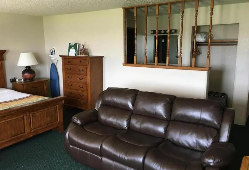 キングサイズベッドのデラックスルーム, Cassville Four Seasons Inn & Suites