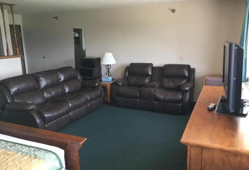 キングサイズベッドのデラックスルーム, Cassville Four Seasons Inn & Suites