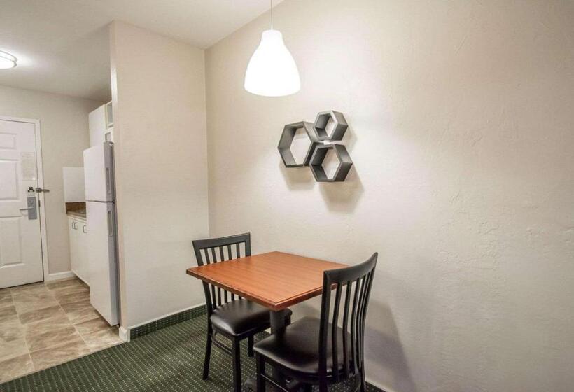 带大床的标准间, Suburban Studios Melbourne Airport