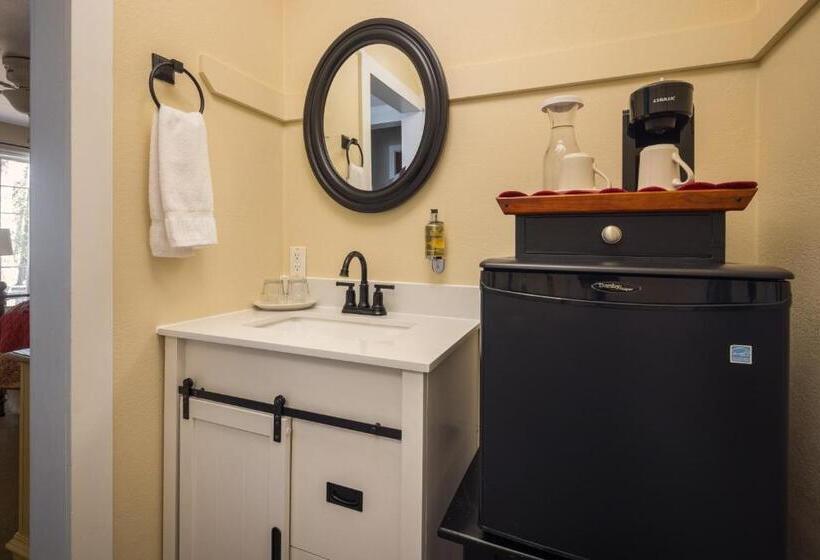 Люкс Повышенной Комфортности, Sunflower Hill Inn