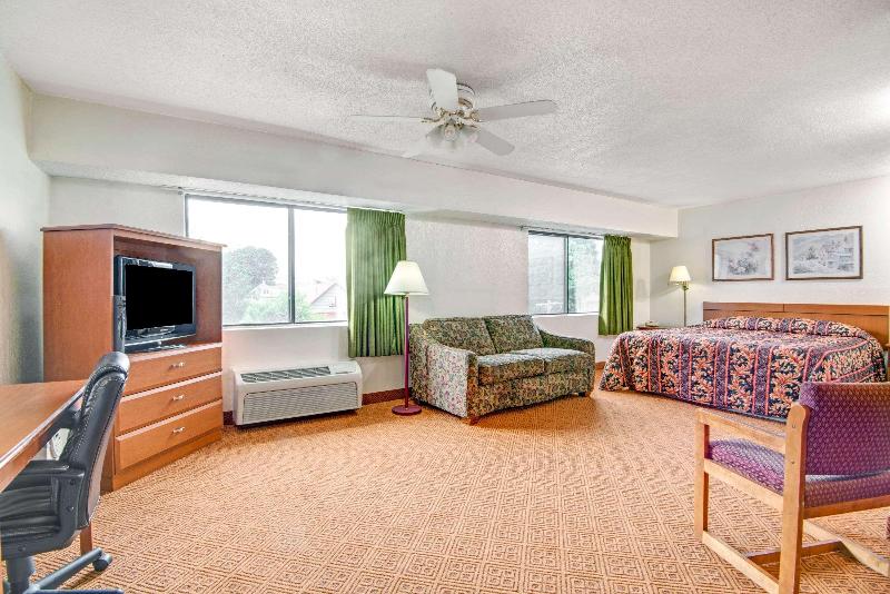 带大床的套房, Super 8 By Wyndham Stamford/new York City Area