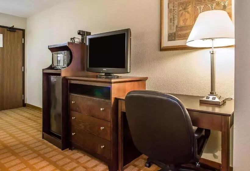 身障者適用キングサイズベッドルーム, Quality Inn & Suites Marinette