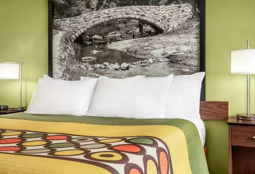 キングサイズベッドのスタンダードルーム, Super 8 By Wyndham Ankeny/des Moines Area
