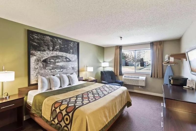 キングサイズベッドのスタンダードルーム, Super 8 By Wyndham Ankeny/des Moines Area