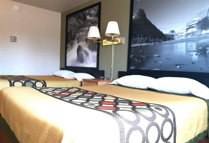 Номер Deluxe, Super 8 By Wyndham Hamilton