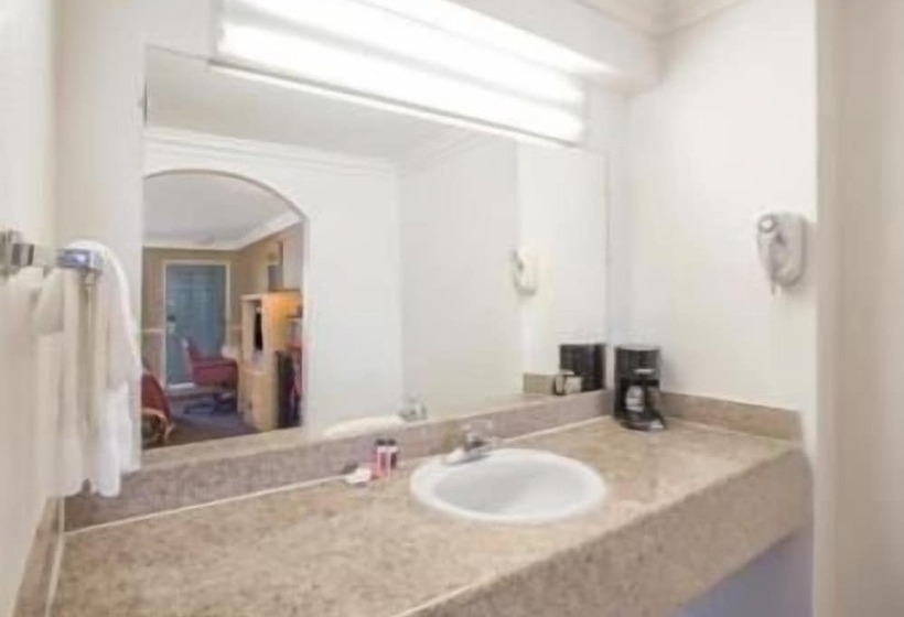 Номер Стандарт 2 Двуспальные Кровати, Super 8 By Wyndham Hayward Downtown