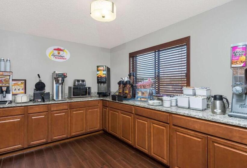 غرفة قياسية سرير كينج, Super 8 By Wyndham West Plains