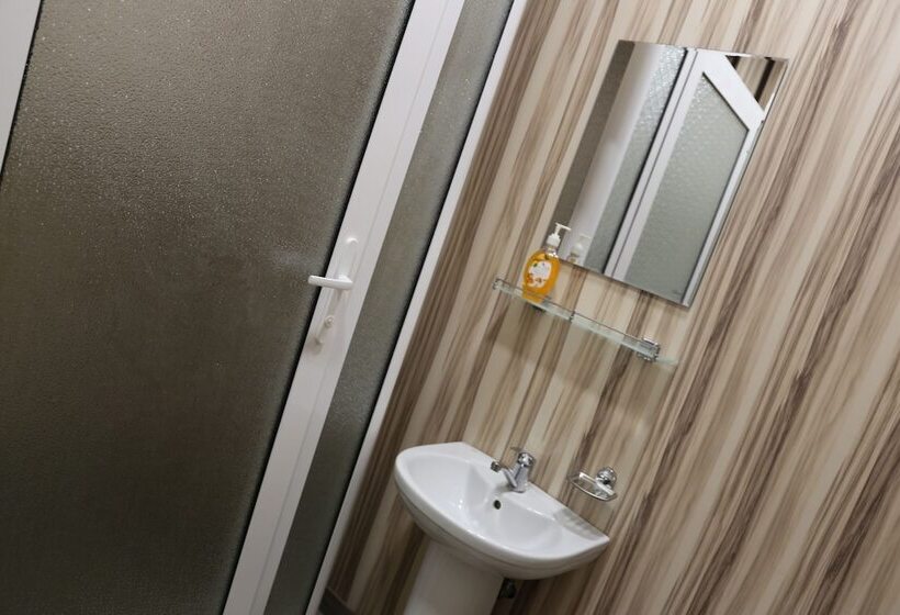 تختخواب در اتاق مشترک, Gallery Hotel — Hostel