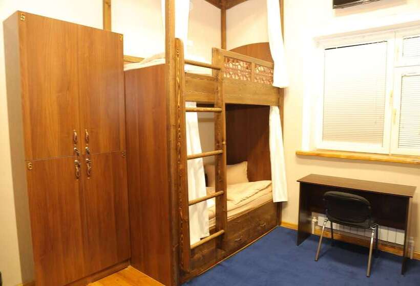 تختخواب در اتاق مشترک, Gallery Hotel — Hostel