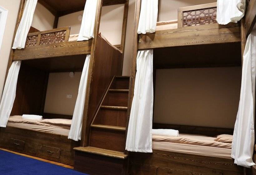 تختخواب در اتاق مشترک, Gallery Hotel — Hostel