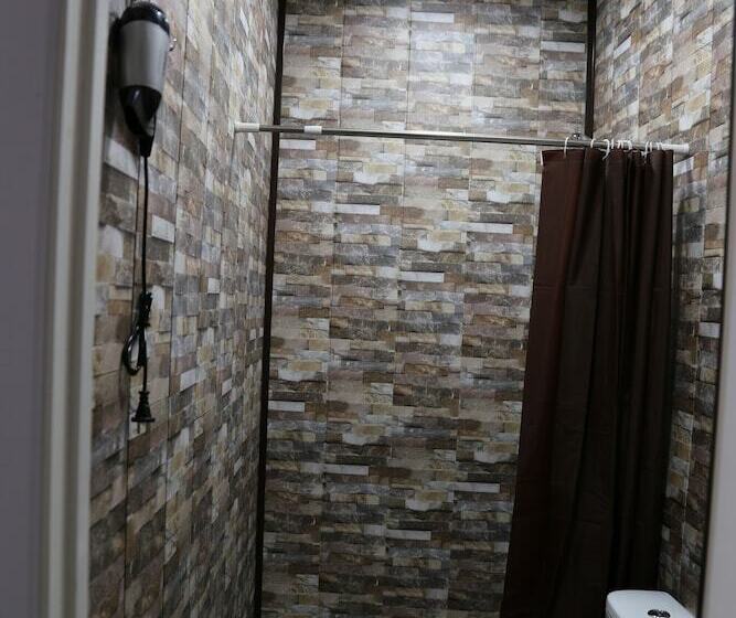 اتاق استاندارد یک نفره, Gallery Hotel — Hostel