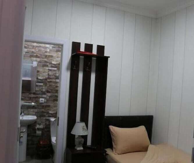 اتاق استاندارد یک نفره, Gallery Hotel — Hostel