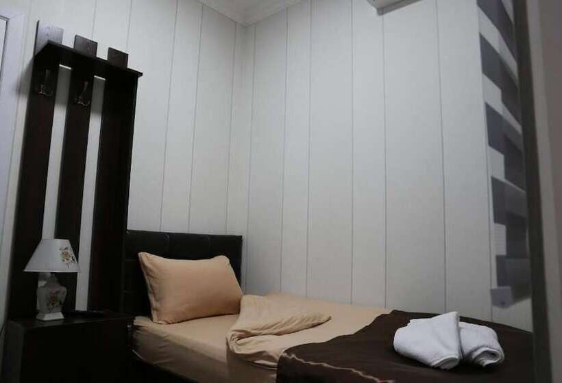 اتاق استاندارد یک نفره, Gallery Hotel — Hostel