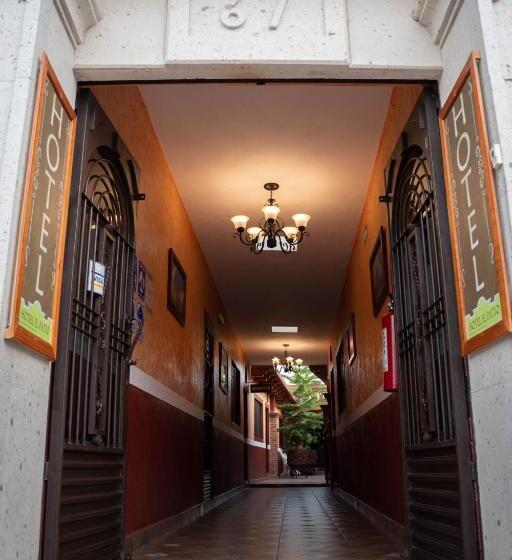 트리플 클래식 룸, El Patio