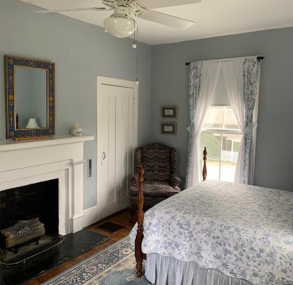 스탠다드 룸, The Inn At Key Falls Estate