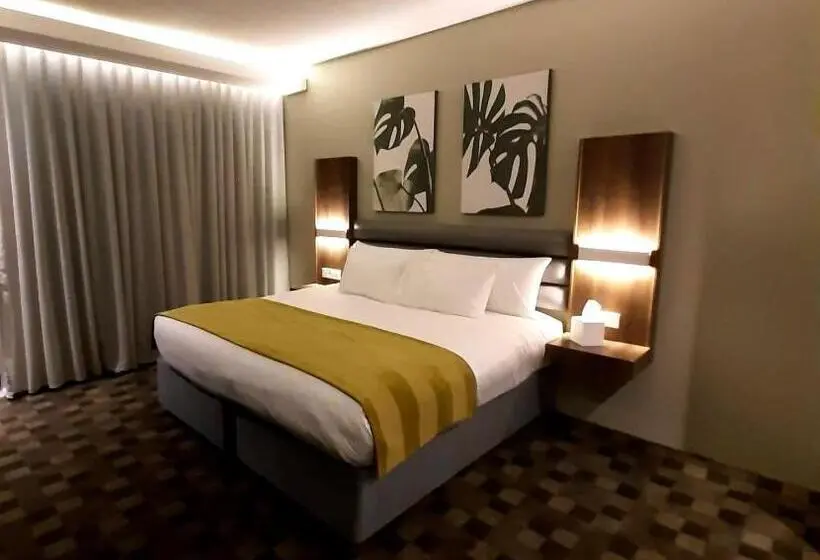 キングサイズベッドのデラックスルーム, Copperwood Hotel And Conferencing