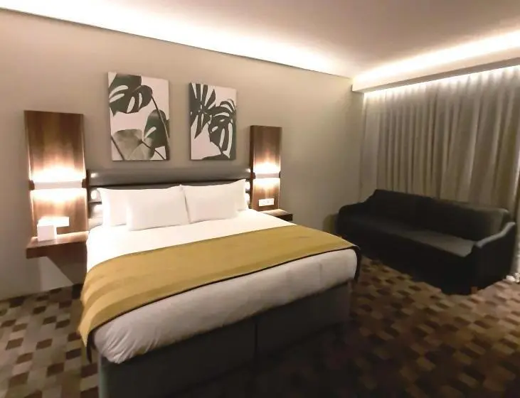 キングサイズベッドのスーペリアルーム, Copperwood Hotel And Conferencing
