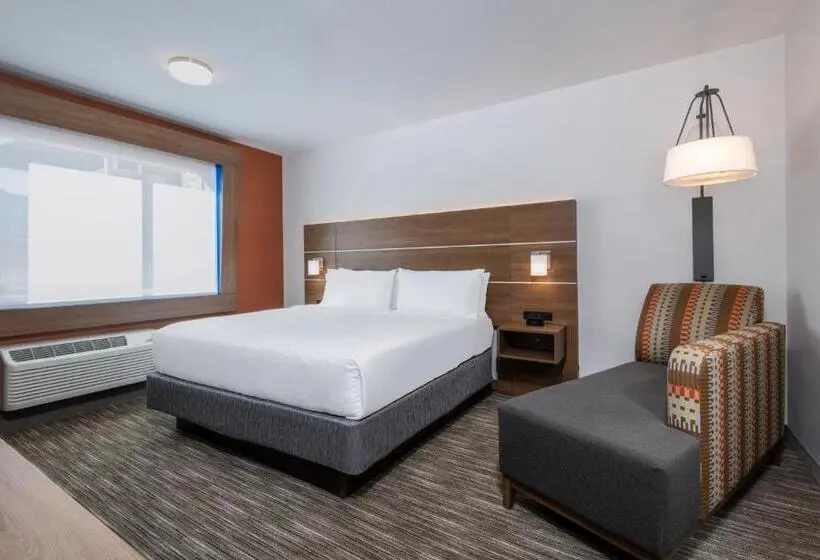 キングサイズベッドのスイートルーム, Holiday Inn Express & Suites   Colorado Springs South I 25, An Ihg