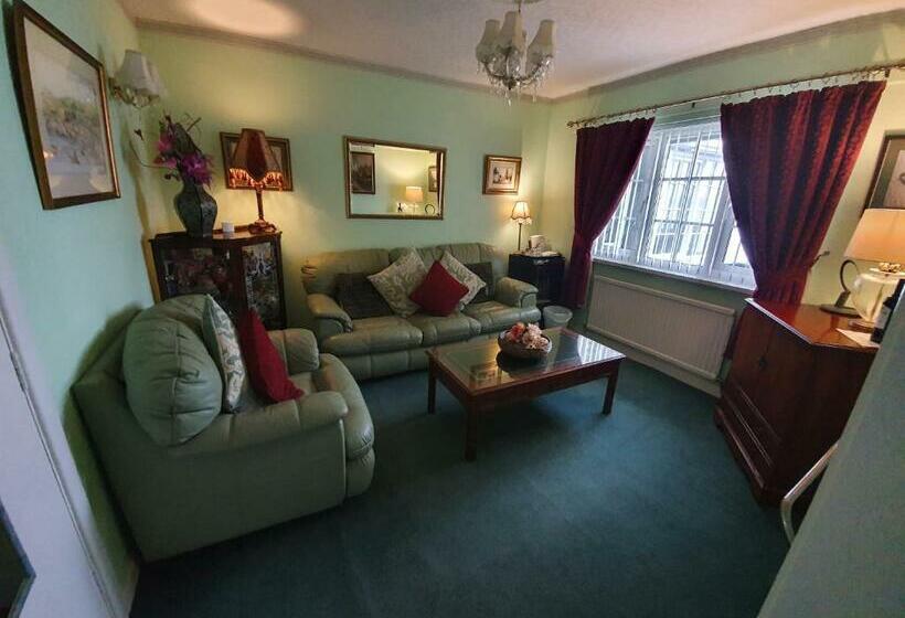 جناح, The Sup Shack Wellington Inn