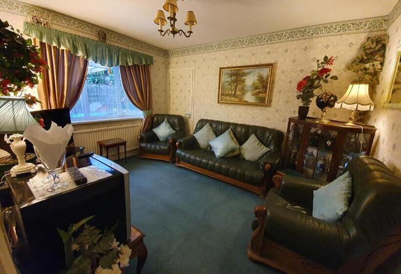 جناح, The Sup Shack Wellington Inn