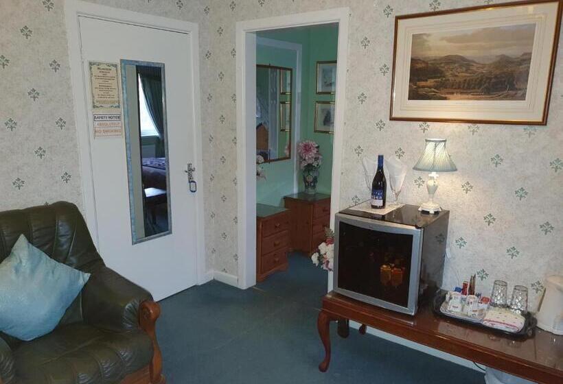 جناح, The Sup Shack Wellington Inn