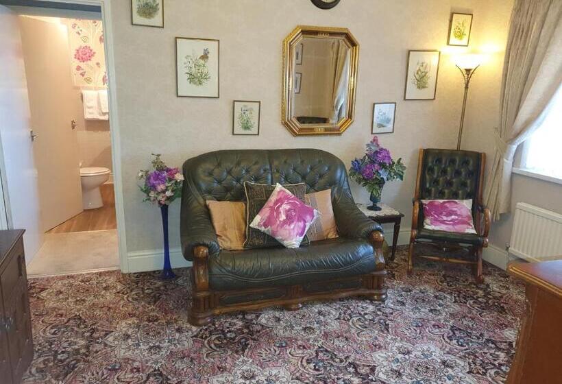 جناح, The Sup Shack Wellington Inn