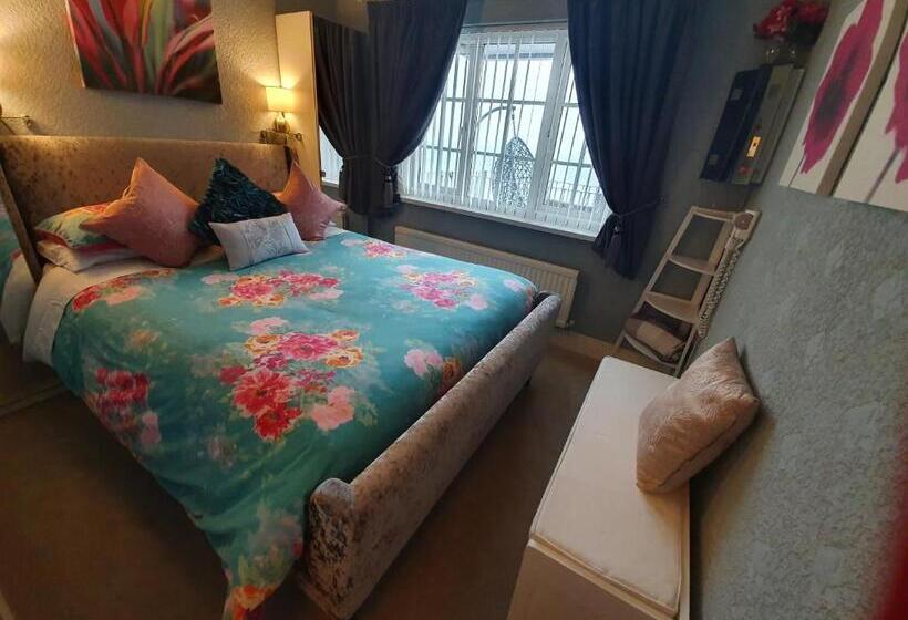 جناح, The Sup Shack Wellington Inn