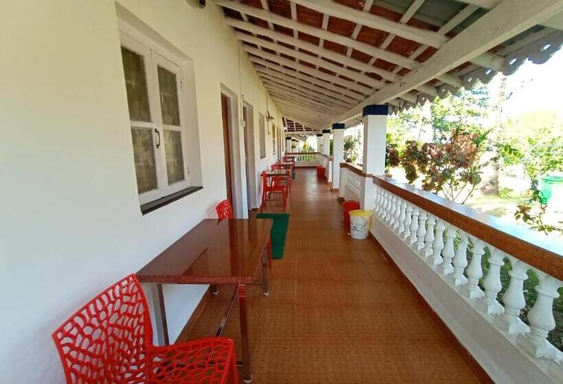 디럭스 트리플 룸, Anthy’s Guesthouse And Restaurant