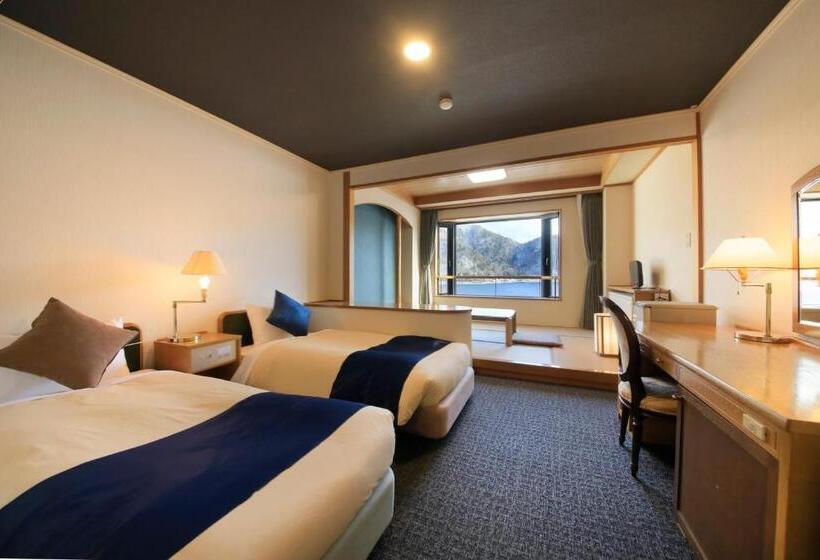 اتاق خانوادگی, Yutorelo Nikko